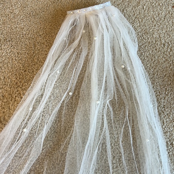 Bachelorette Veils - Picture 4 of 4